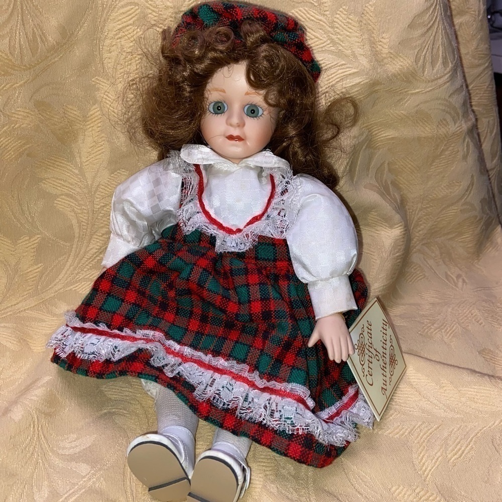 NWT Soft Expressions doll moves her head as “Some Enchanted Evening” plays.